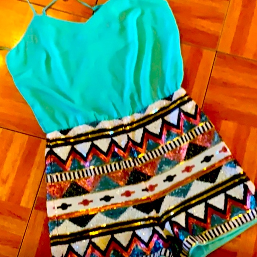 Mint green beaded short Jumper
Size:S